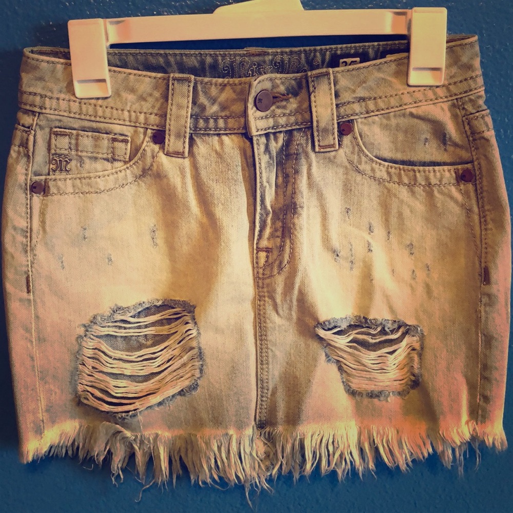 Shredded denim skirt